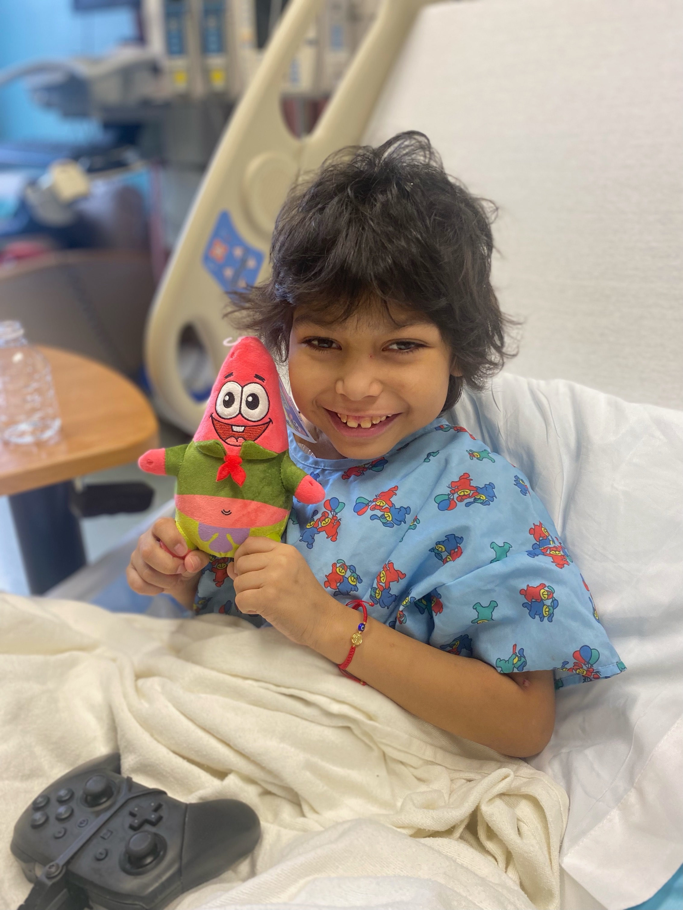 kid-with-toy-in-childrens-hospital